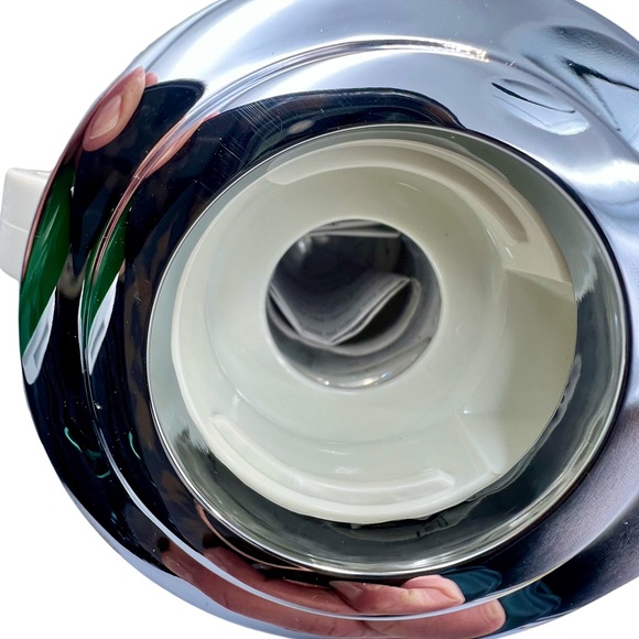 Spode Christmas Tree Thermal Carafe Serves Hot or Cold Liquids 1 Liter NIB - Picture 8 of 15